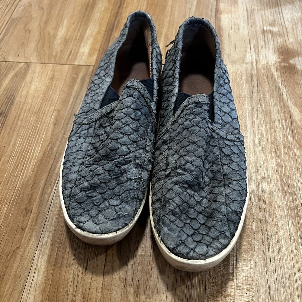 Navy Blue Woman's Sneaker Van Style Size 6 1/2